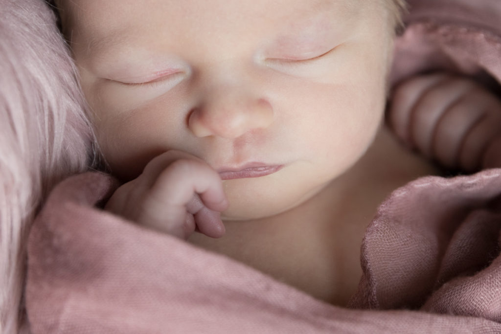 Charlie Mai 2019 Katharina Böld Photography - Newborn Fotografie - Fotograf Augsburg - Baby - Fotografie - Neugeborenenfotografie -(24 von 38)